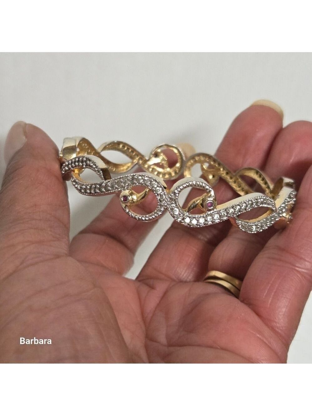 Single Row Swirl Crystal Swan Head Bangle Bracelet